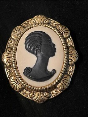 Coreen Simpson African American Black Cameo Brooch Pendant
